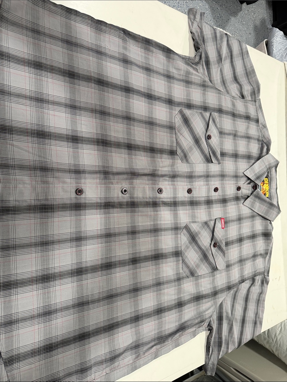 DIXXON Men's Gray Plaid Short-Sleeve Button-Down Shirt
